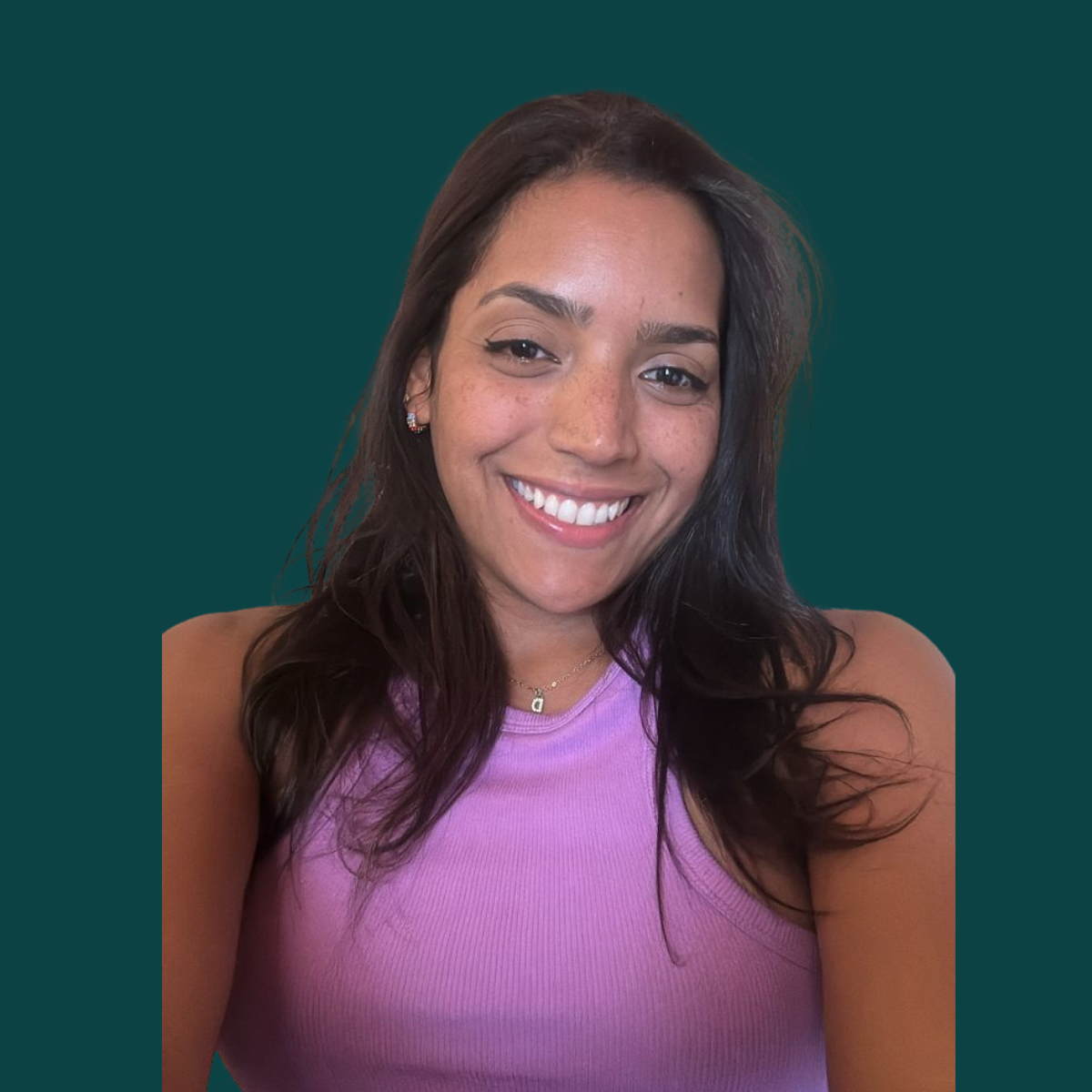 Daniela, Content Creator at Silver Apples Digital, smiling against a dark green background.